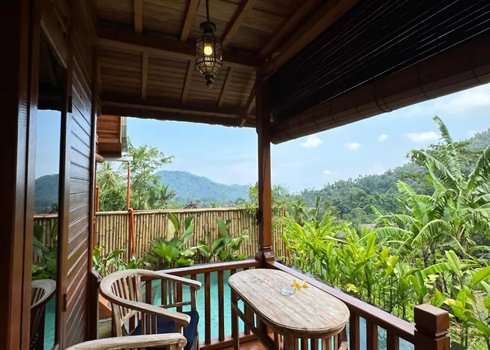 Lodge Lumbung Kembar *