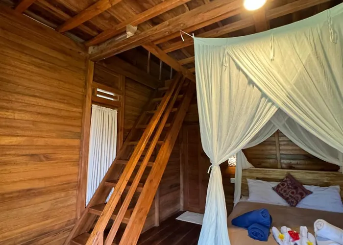 Lumbung Kembar Lodge *